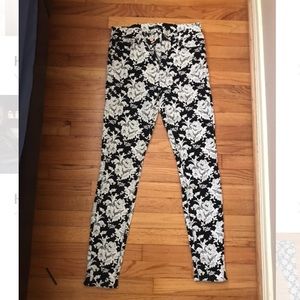 7 for all Mankind brand new floral jeans size 29